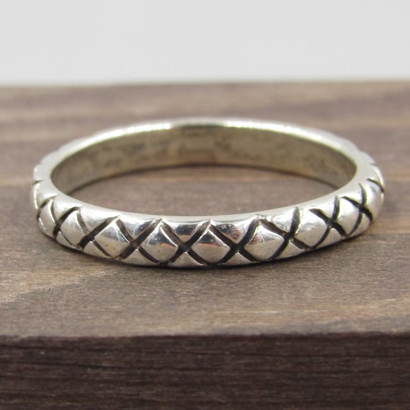Jewelry - Size 7.75 Sterling Silver Textured X Band Ring